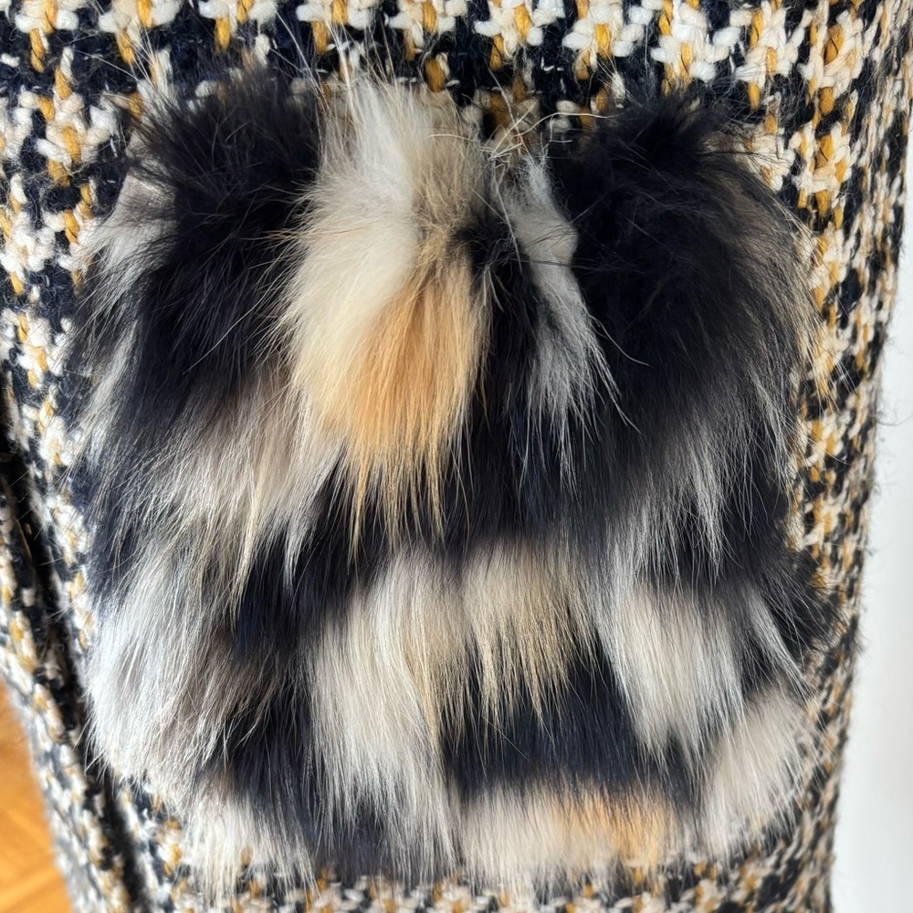 Ermanno Scervino Tweed Houndstooth Coat with Natural Fur Pockets - Picture 10 of 12